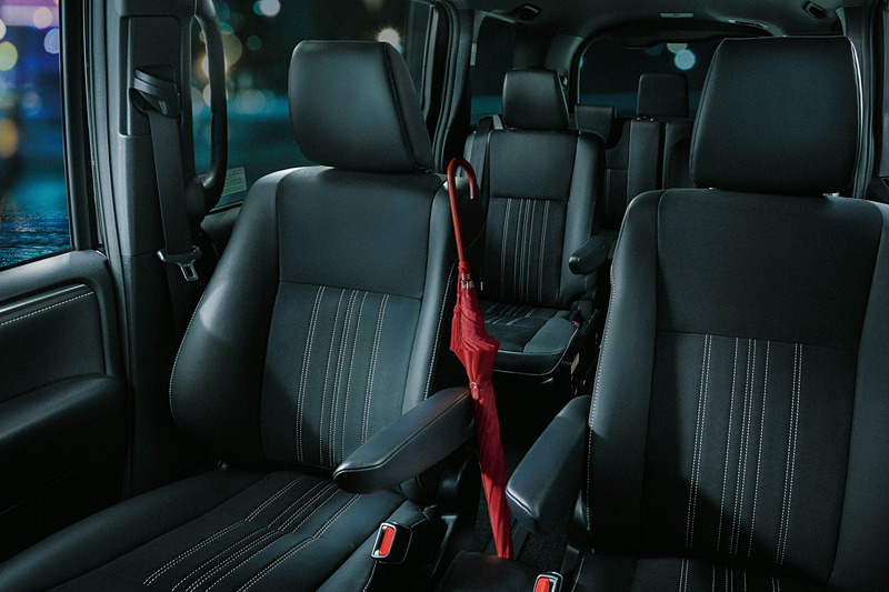 エスクァイア 特別仕様車 Gi“Premium Package・Black-Tailored”（ガソリン車・2WD）