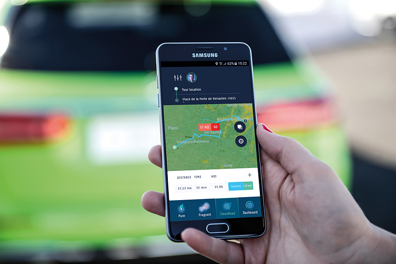 大気汚染のピークを避けるようにカスタマイズされた走行ルートを提示する「Valeo Clean Road」アプリ