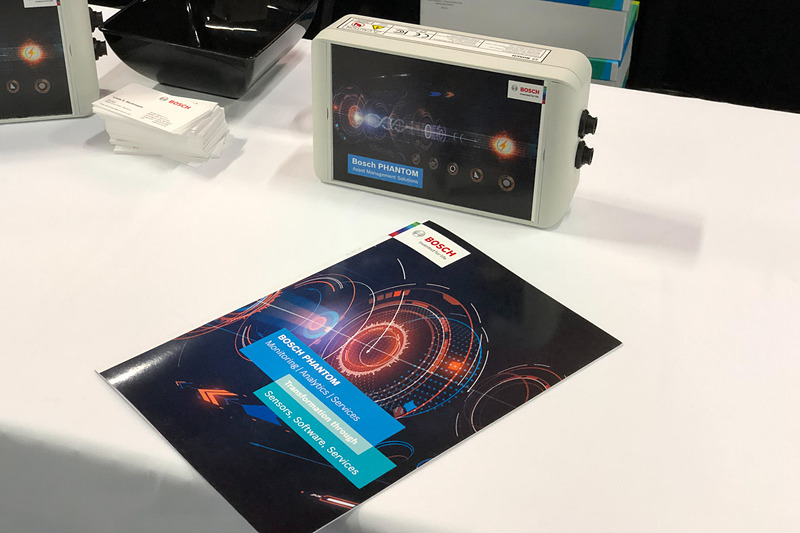 「CES Unveiled」で展示された「Bosch Phantom」。奥のボックス状のものがセンサー。現時点ではモックアップ。「CES Innovation Awards」受賞製品
