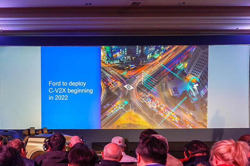 2022年には、C-V2Xを市販車に搭載していく