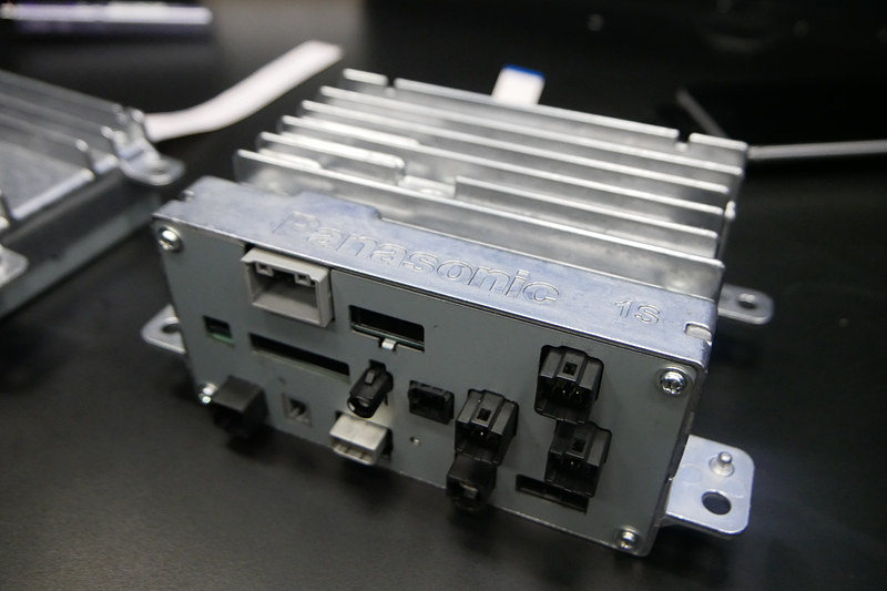 自動車に搭載するシングルブレインコクピットドメインコントローラーユニット