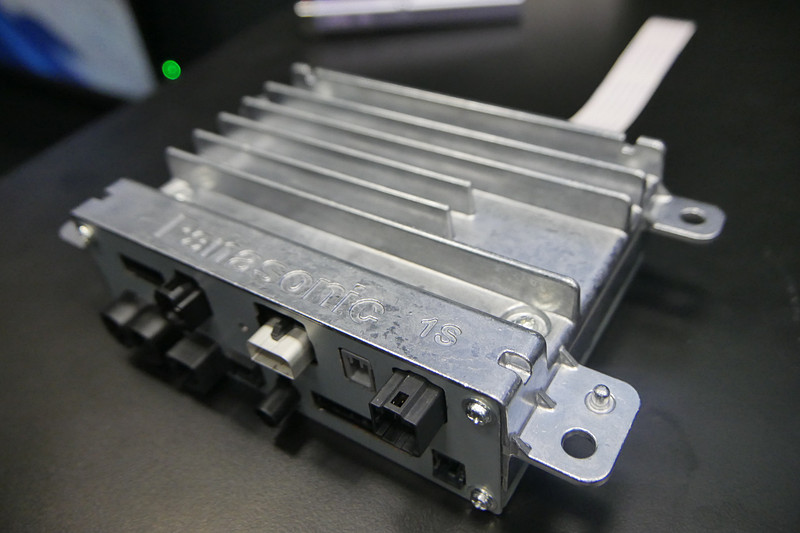 自動車に搭載するシングルブレインコクピットドメインコントローラーユニット