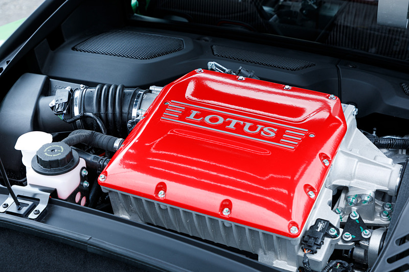 最高出力321kW（436PS）/7000rpm、最大トルク440Nm（44.9kgfm）/2600rpm-6800rpmを発生するV型6気筒DOHC 3.5リッター「2GR-FE」型エンジンとスーパーチャージャーの組み合わせを初搭載。トランスミッションには6速MTを採用し、0-100km/h加速は3.3秒、最高速は290km/hを達成