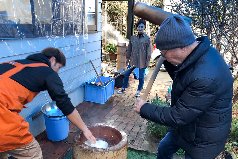 毎年恒例の餅つきを手伝ってきた