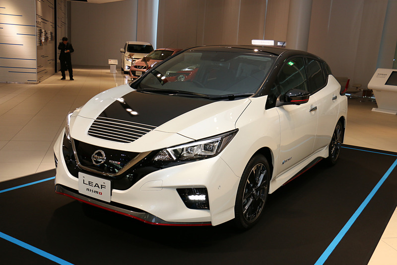 2018年7月に発売された「リーフ NISMO」（403万2720円）