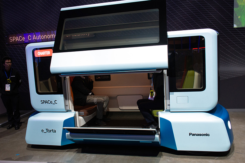 上下から扉が閉まる