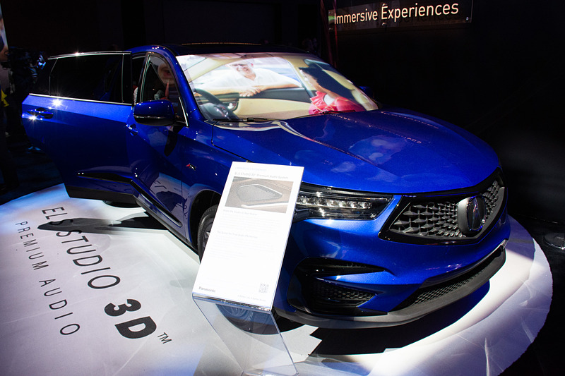 アキュラに採用された没入型車載エンタテイメントシステム「ELS Studio 3D Premium Audio System」を展示