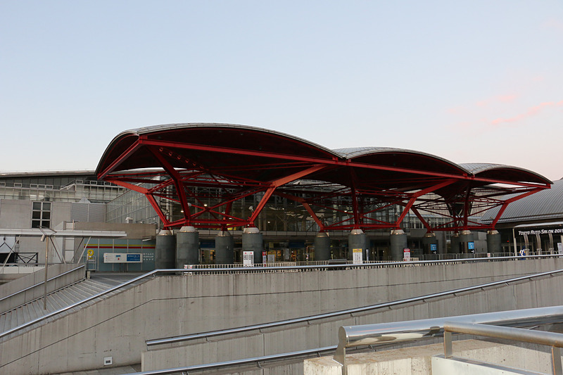 国内自動車メーカーなどがブースを展開する国際展示場1-8ホール