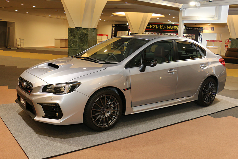 プレゼント品のWRX S4 STI Sportは国際会議場の2階に展示されている