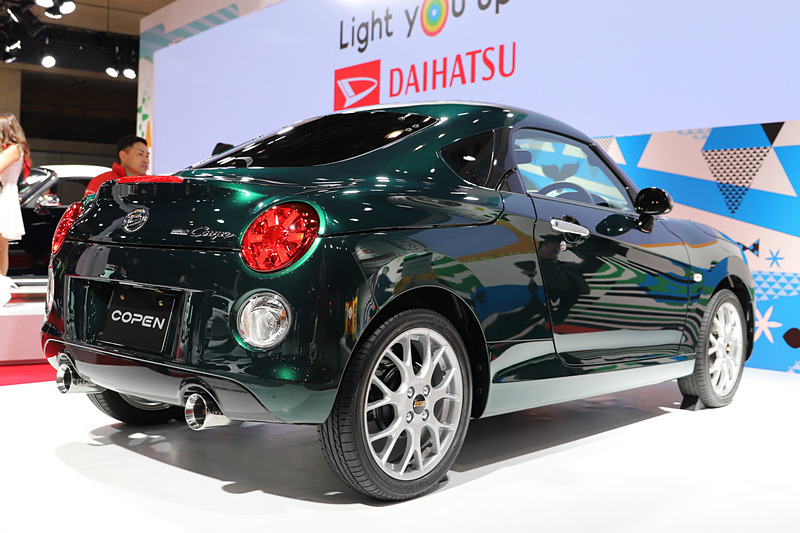 ブースでは「ブリティッシュグリーンマイカ」のコペン クーペを展示