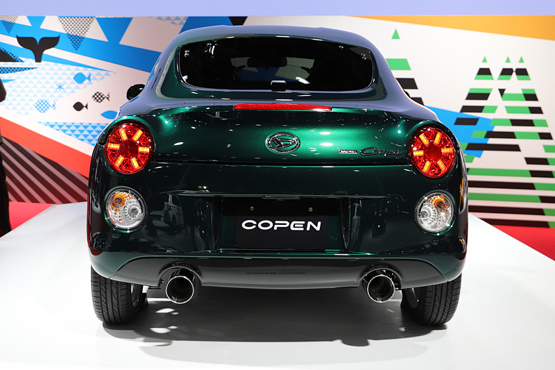 ブースでは「ブリティッシュグリーンマイカ」のコペン クーペを展示