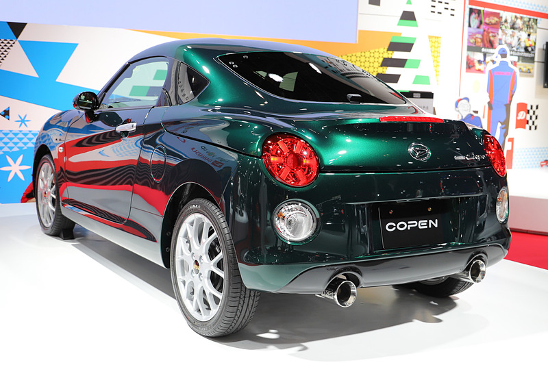 ブースでは「ブリティッシュグリーンマイカ」のコペン クーペを展示