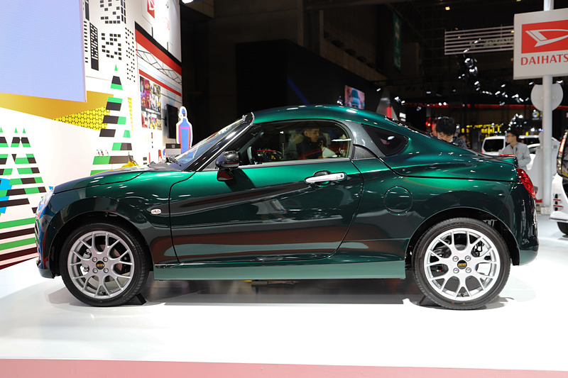 ブースでは「ブリティッシュグリーンマイカ」のコペン クーペを展示