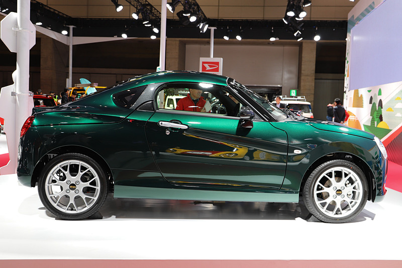 ブースでは「ブリティッシュグリーンマイカ」のコペン クーペを展示