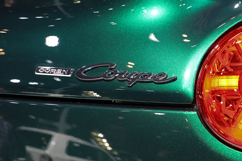 ブースでは「ブリティッシュグリーンマイカ」のコペン クーペを展示