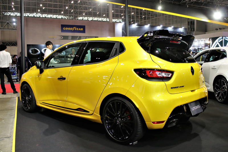 ルーテシア R.S. トロフィー アクラポヴィッチは最高出力162kW（220PS）/6050rpm、最大トルク260Nm（26.5kgfm）/2000rpmを発生する直列4気筒DOHC 1.6リッター直噴ターボエンジンを搭載