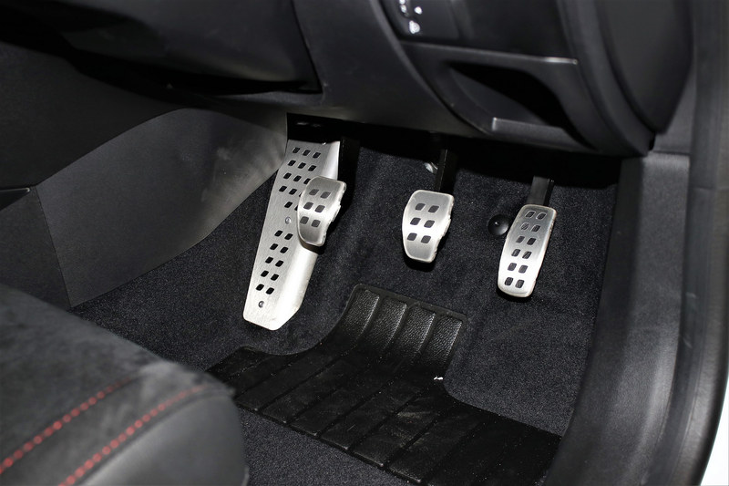 “シャシーカップ”の採用が示唆されるメガーヌ R.S.のMTモデル