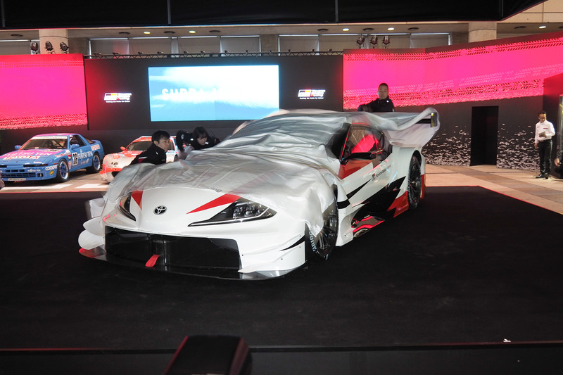 友山氏がGRスープラ スーパーGTコンセプトを説明。アンベールされた