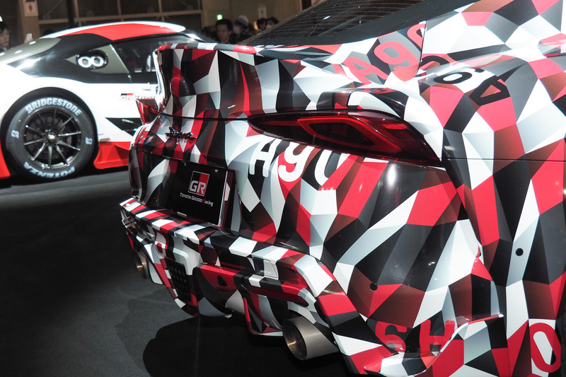 新型スープラ。カモフラージュされているが実物を間近に見ることができる