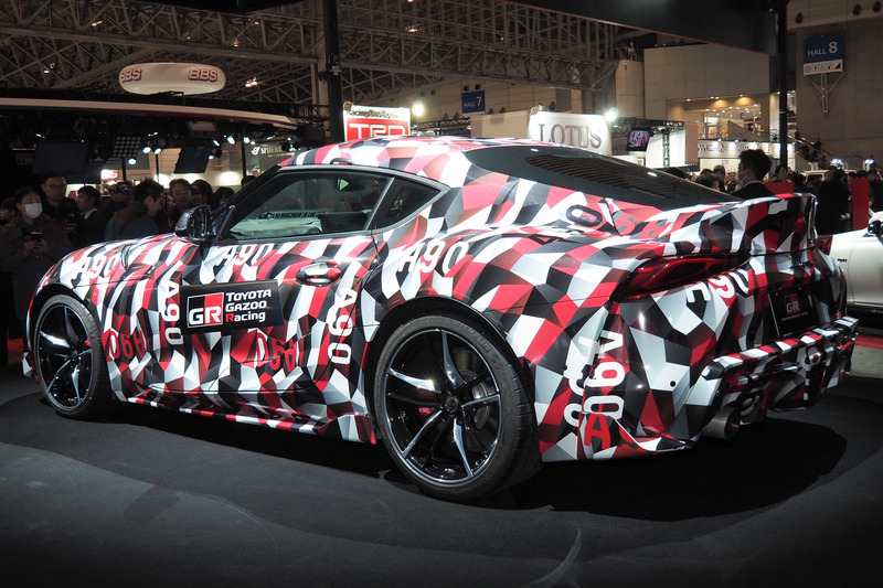 新型スープラ。カモフラージュされているが実物を間近に見ることができる