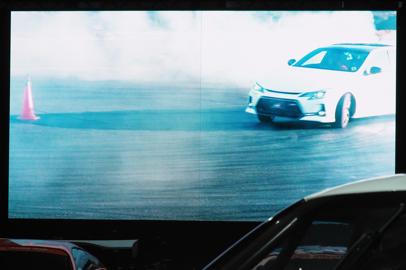 友山氏による試乗の様子