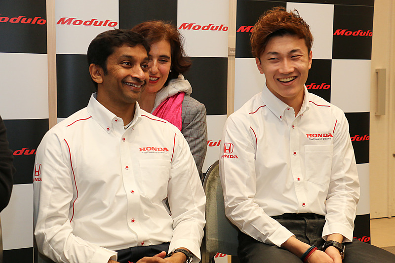 カーティケヤン選手と牧野選手がチームを組むのは初めてだが、すでに海外でのテストなどを通じて共同作業を行なっており、会見中には牧野選手がジョークを口にして場を和ませるなど、良好なパートナーシップが築かれつつある様子を披露した