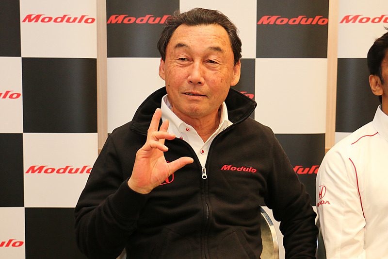 チームの総監督を務める中嶋悟氏