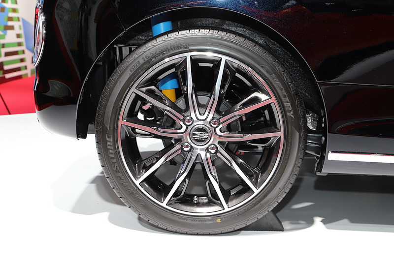 16インチアルミホイールに組み合わせるタイヤはブリヂストン「ネクストリー」で、サイズは165/50 R16