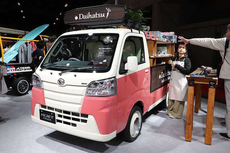 荷台を屋台のように活用する「ハイゼット トラック マルシェ Ver.」