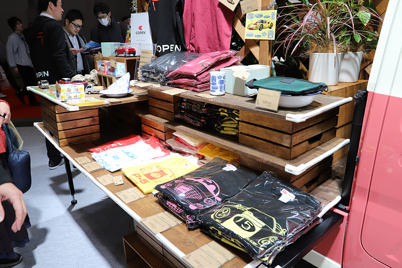 荷台を屋台のように活用する「ハイゼット トラック マルシェ Ver.」