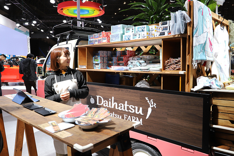 荷台を屋台のように活用する「ハイゼット トラック マルシェ Ver.」