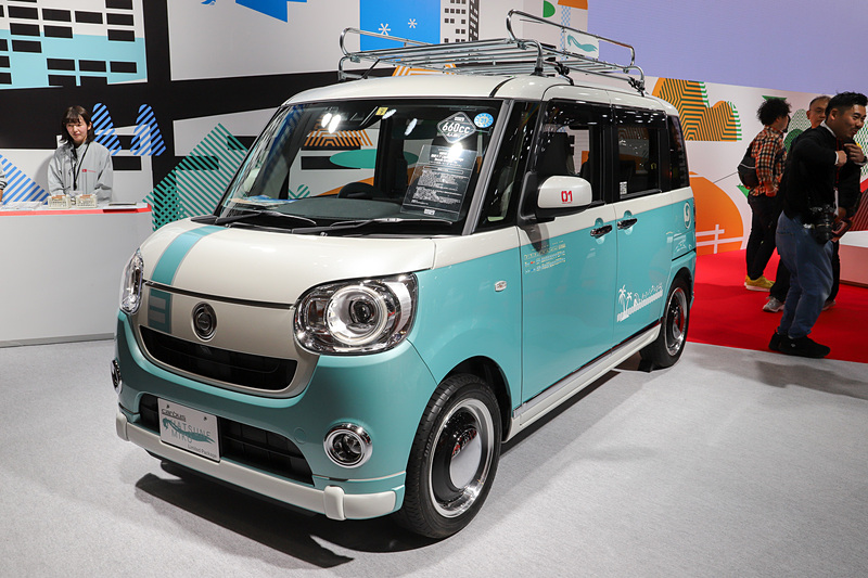 初音ミクの衣装のモチーフやシルエットを内外装に多用して、海仕様にカスタマイズした「ムーヴ キャンバス 初音ミク リミテッド パッケージ ビーチクルージン Ver.」