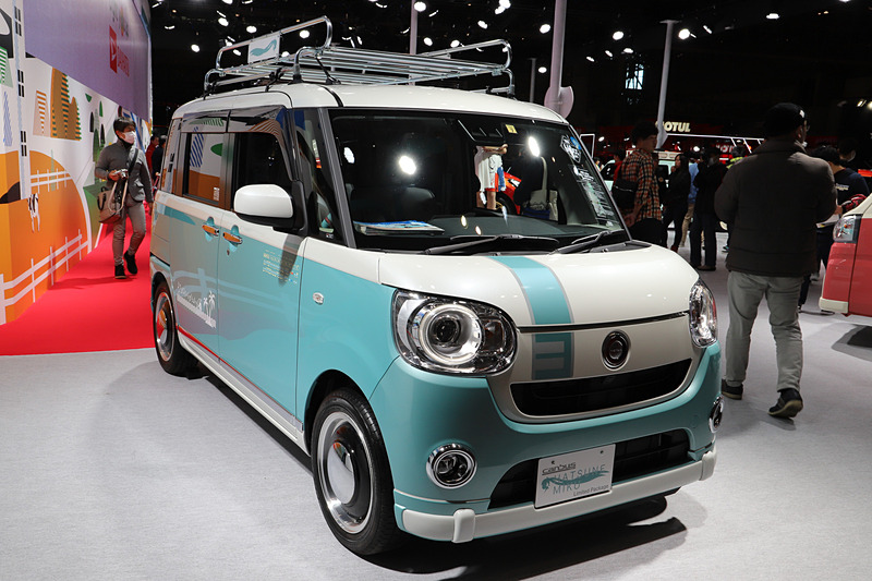 初音ミクの衣装のモチーフやシルエットを内外装に多用して、海仕様にカスタマイズした「ムーヴ キャンバス 初音ミク リミテッド パッケージ ビーチクルージン Ver.」