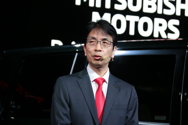 「デリカD：5のインテリアの木目調パネルはモダンで上質感を演出します。新ラインアップとして登場したデリカD：5 アーバンギアでは都会的なスタイリッシュな造形とし、インテリアでも専用のパネルを用意して洗練された空間を演出しました」とこだわりを語る大谷氏