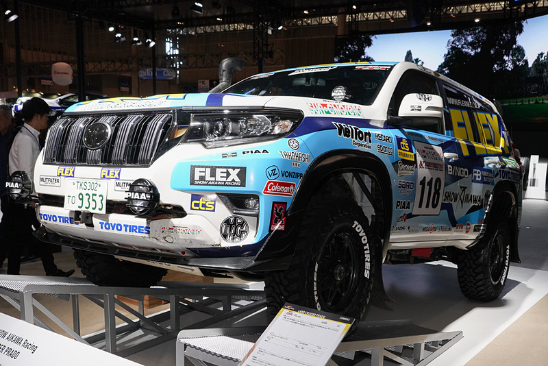 アジアクロスカントリーラリーに参戦した哀川翔さん率いる「FLEX SHOW AIKAWA Racing」のトヨタ「ランドクルーザー プラド」