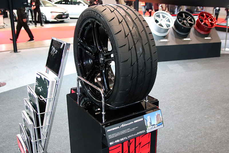 セダンやミニバンなど幅広い車種に対応する「POTENZA Adrenalin RE003」