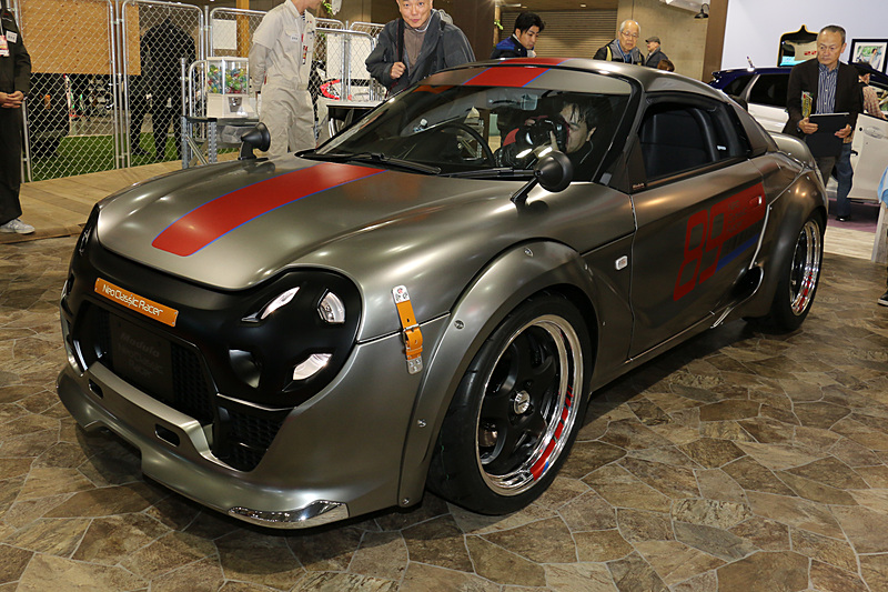 「S660 Neo Classic」をベースに、空力性能を高めるエアロパーツなどでスポーティさや上質感を高めた「モデューロ ネオクラシック レーサー」