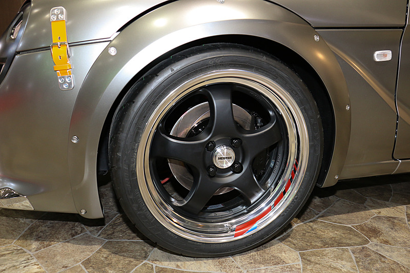 205/40 ZR17タイヤをフロントに装着