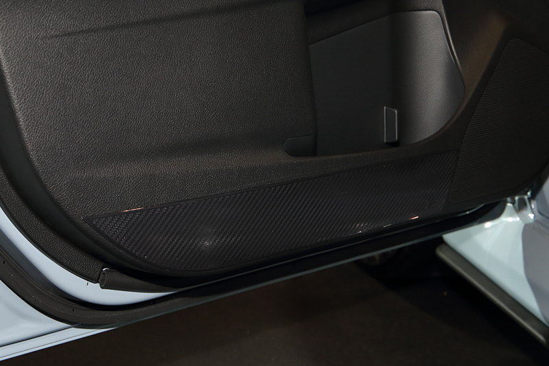 STIドアインナープロテクターは参考出品