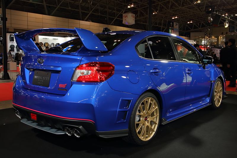 歴代のスバルのラリー車を想起させるWRブルーのボディカラーにゴールドの組み合わせ