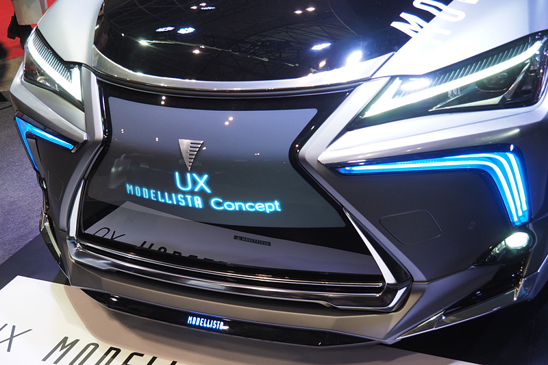 「UX MODELLISTA CONCEPT」のディスプレイになっているフロントグリル