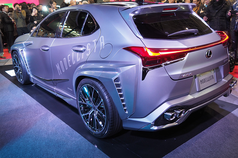 リアにかけてもモデリスタのパーツが装着されている