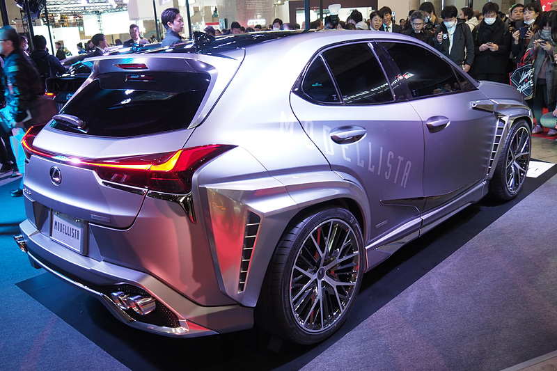 リアにかけてもモデリスタのパーツが装着されている