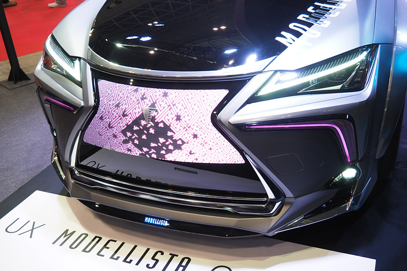 グリルにはグラフィックのほかにメッセージなども映し出せる