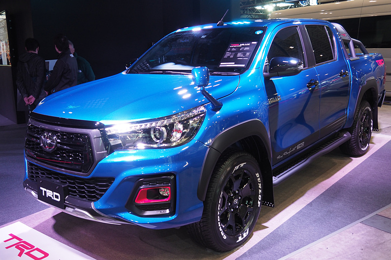 TRDのパーツを装着したハイラックス