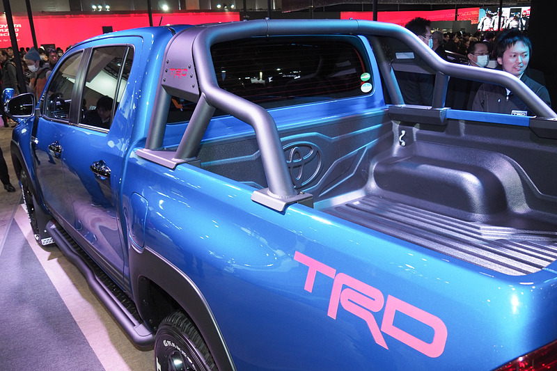 荷台のバーはTRDのスポーツバー