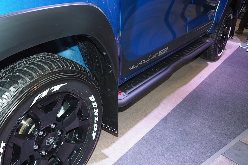 サイドステップもTRDのパーツ