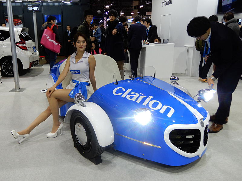 ブース約中央に展示されるオリジナルカート。ファニーな顔つきだが最新テクノロジーを満載する