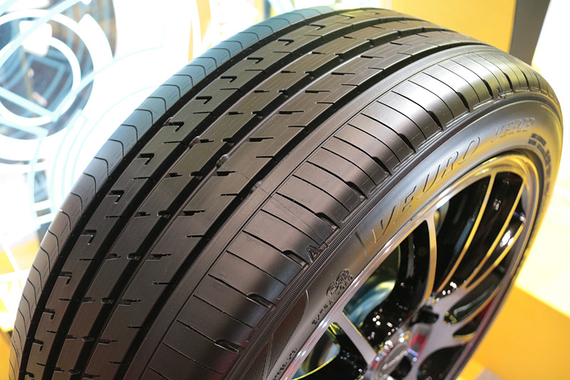 輸入外車向けとして定評のある「SP SPORTS MAXX」や「LE MANS V」、低燃費タイヤの「VEURO」と「エナセーブ」、冬用タイヤである「WINTER MAXX」も展示