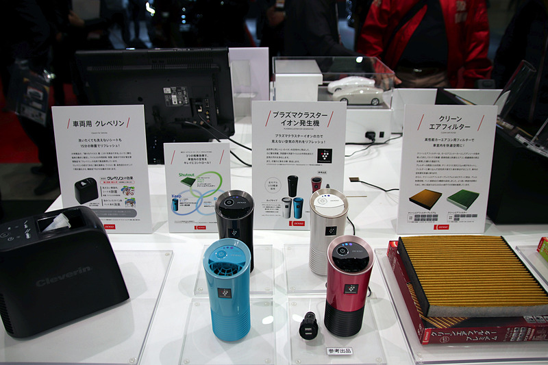 プラズマクラスターイオン発生機や車両用クレベリン、クリーンエアフィルターも展示されていた